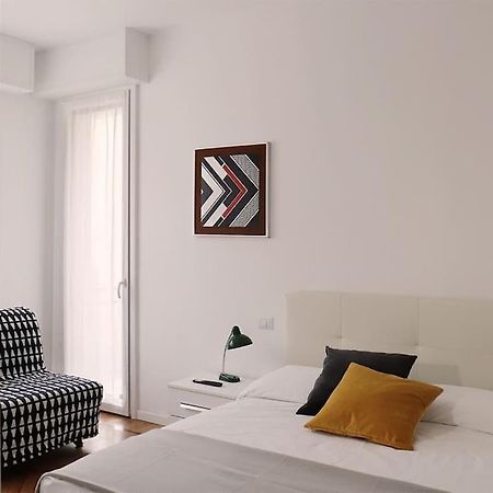 Bilocale Metro 4 Blu Frattini - Airport Linate Apartment Милано Екстериор снимка